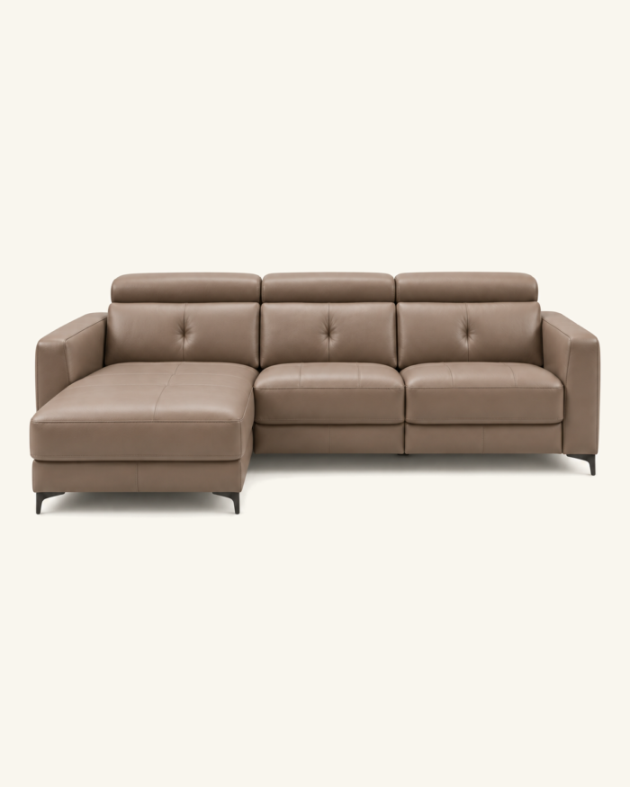 sofa-duna-chaise-longue-beige-azahar Visualización del sofá Duna en composición chaise longue, sobre fondo beige Azahar.