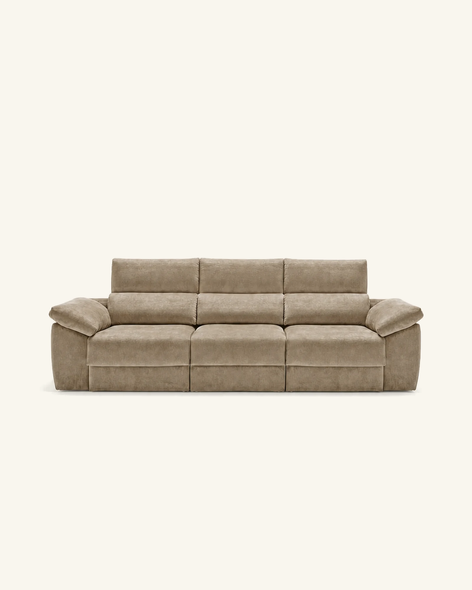 Sofá Aneto de tres plazas con cabezales reclinables sobre fondo beige.