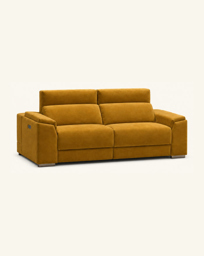 Sofá Nora de 2 plazas sobre fondo beige