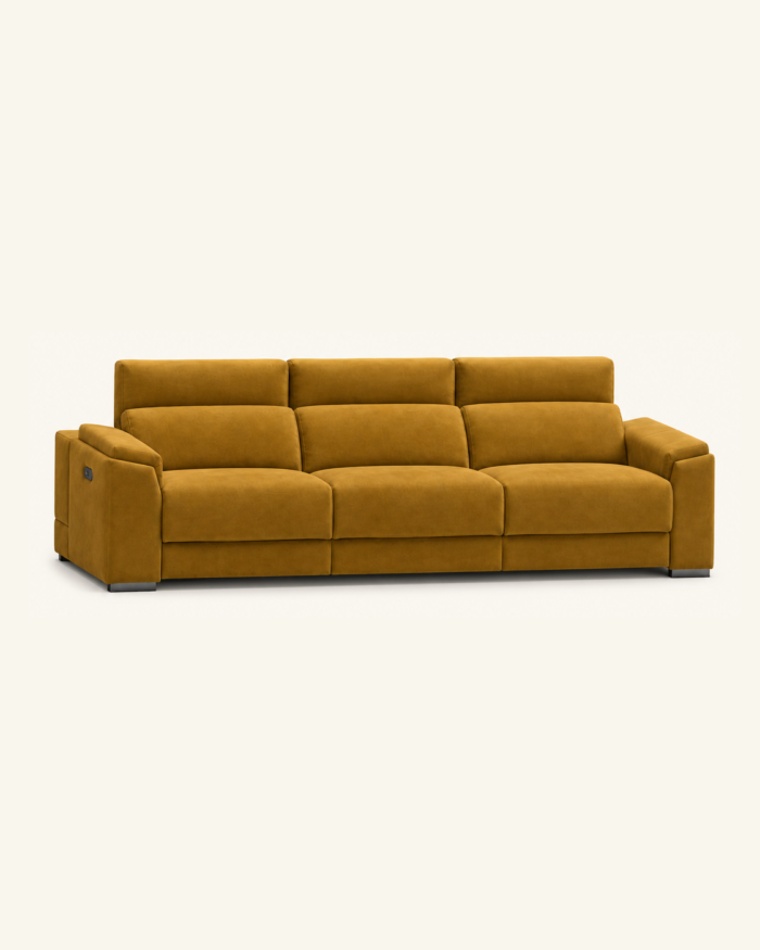 Sofá Nora de 3 Plazas sobre fondo beige